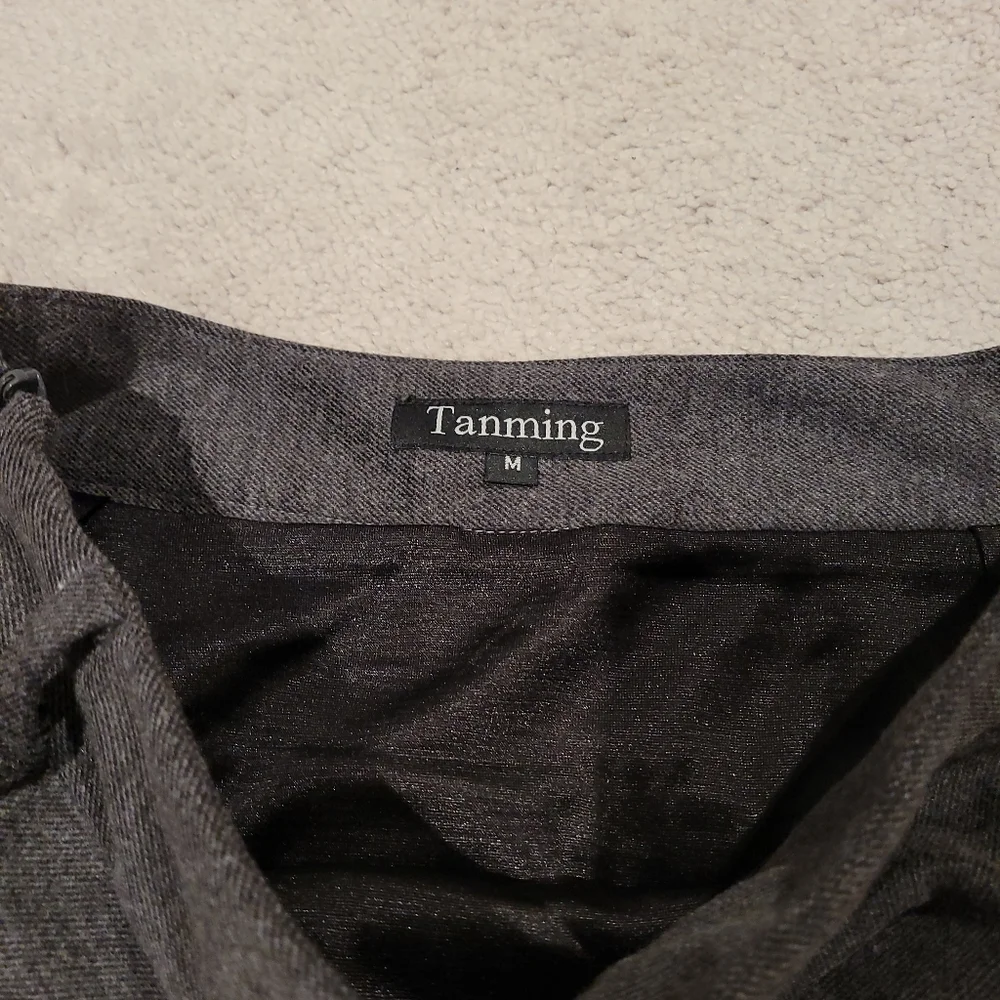 Brand New Gray Wool Blend Skirt,  Medium - Picture 3 of 4